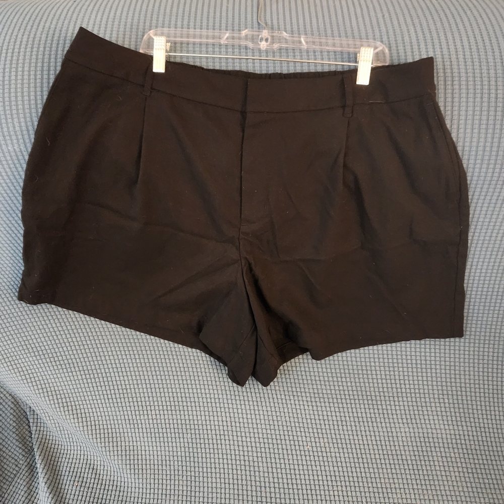 Blk Dress Shorts Wool Pleated Sz 20